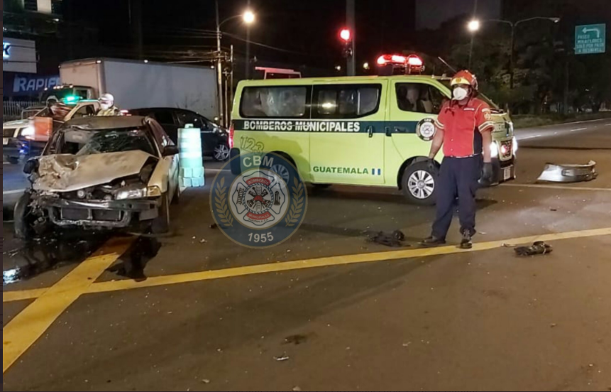 Dos hombres que viajaban en motocicleta mueren en accidente de tránsito en la Calzada Roosevelt