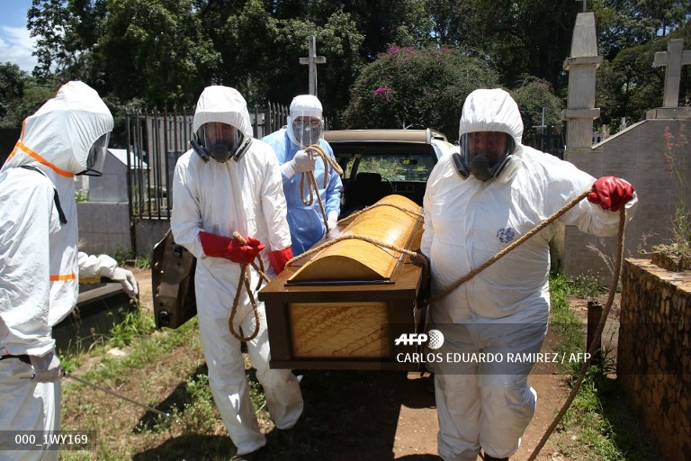 Video: Sepultureros, los únicos que acompañan a las víctimas del coronavirus en Venezuela