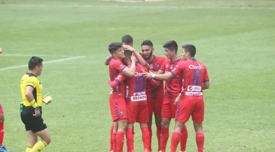 Doblete de Alejandro “Gambeta” Díaz le da el triunfo a Municipal frente a Sacachispas