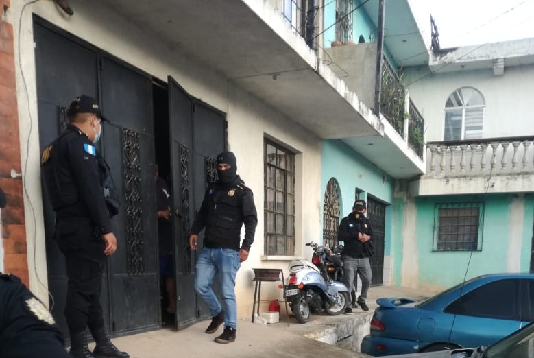 Capturan a dos por extorsión en Villa Nueva y siguen los allanamientos