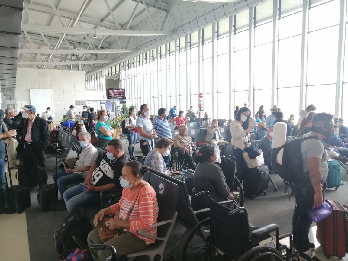 Fotos: Así transcurrió el primer día de la reanudación de operaciones del Aeropuerto la Aurora