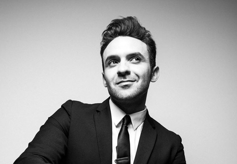 El cantante guatemalteco Carlos Peña está nominado en los Latin Grammy 2020