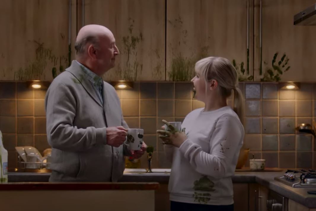 La campaña en Escocia que quiere evitar contagios de coronavirus entre familiares