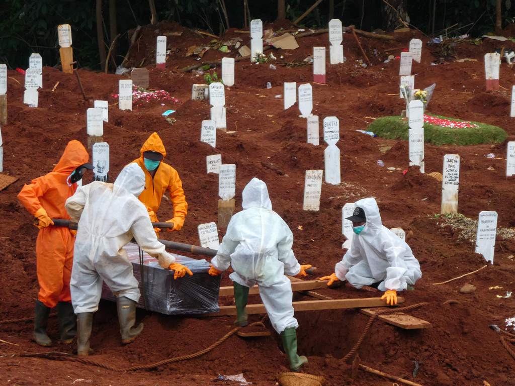 Coronavirus en Indonesia: este es el castigo por negarse a usar mascarillas