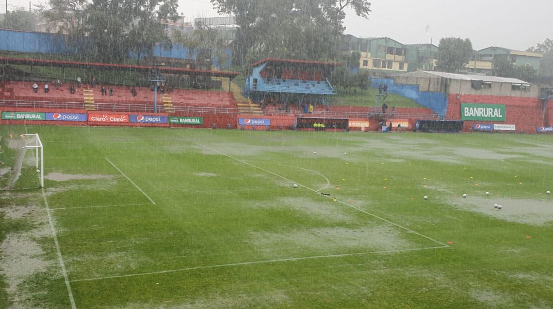 El partido entre Municipal y Sacachispas se aplaza por la lluvia y se jugará el domingo