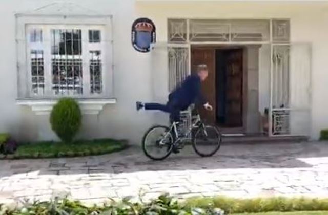 A bordo de una bici, nuevo embajador de Suecia aboga por una reactivación económica amigable con el ambiente