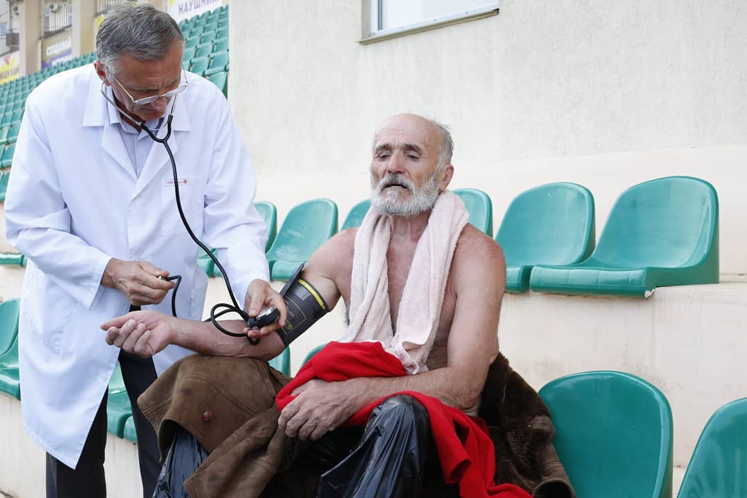 ¡Insólito! Un hombre de 66 años establece un récord al perder casi 10 kilos en cinco horas