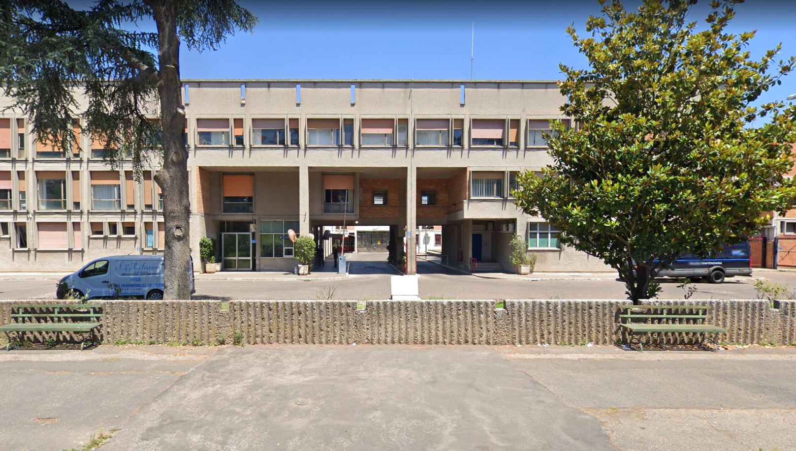 Un jefe de la mafia italiana le arranca un dedo a un guardia de prisiones y se lo traga