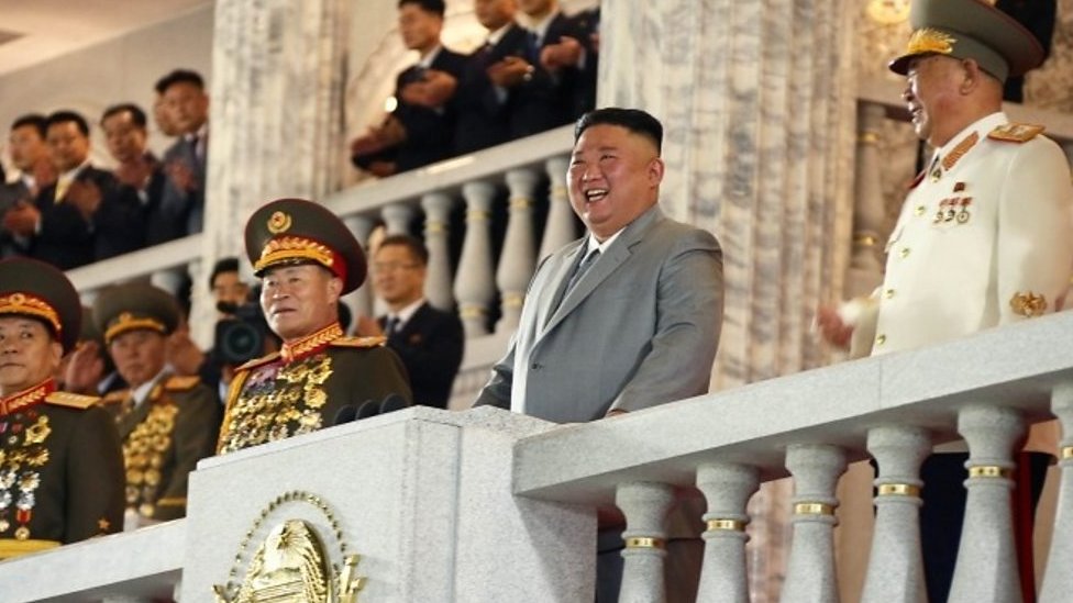 Lo que se sabe del enorme misil que Corea del Norte develó durante un desfile militar