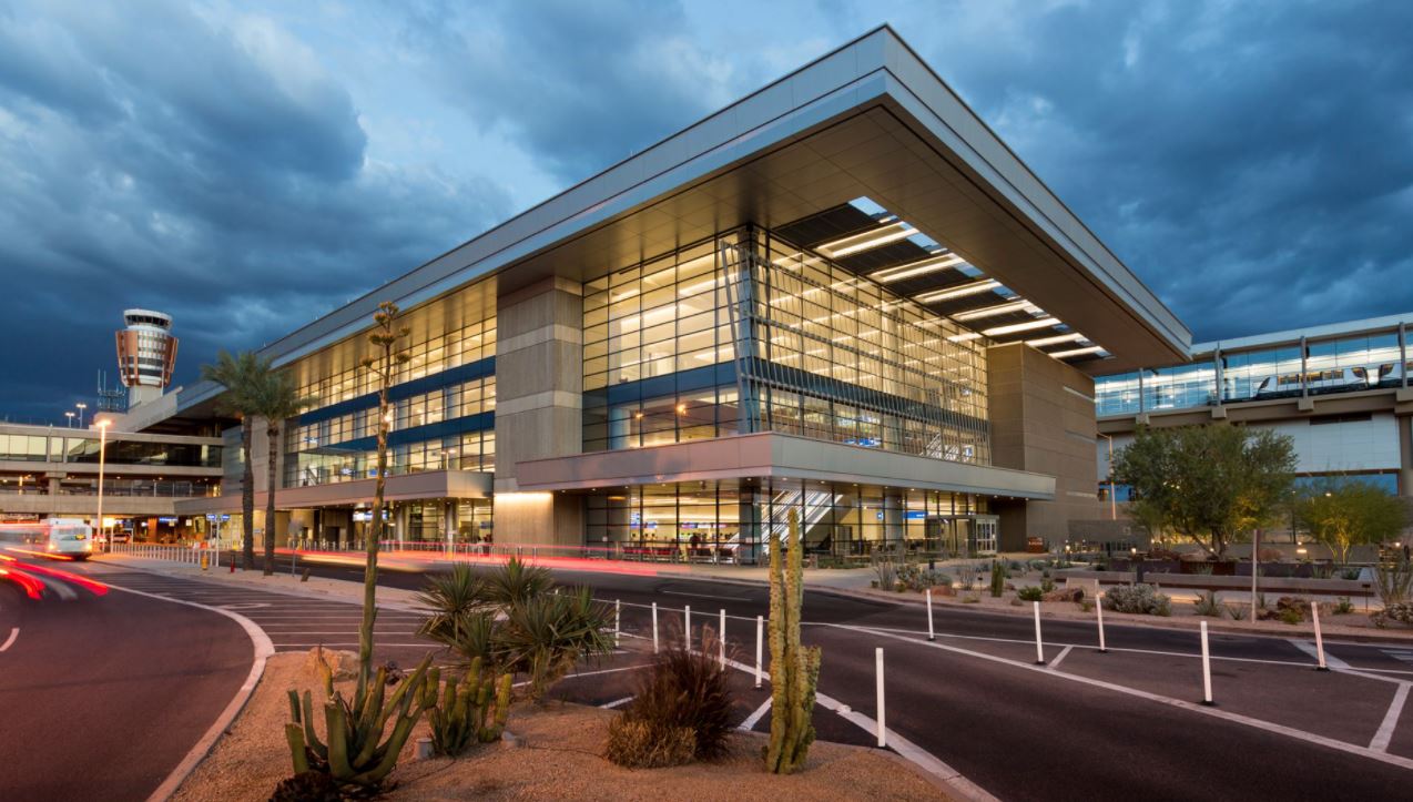 Joven mujer muere de coronavirus a bordo de un avión en Arizona