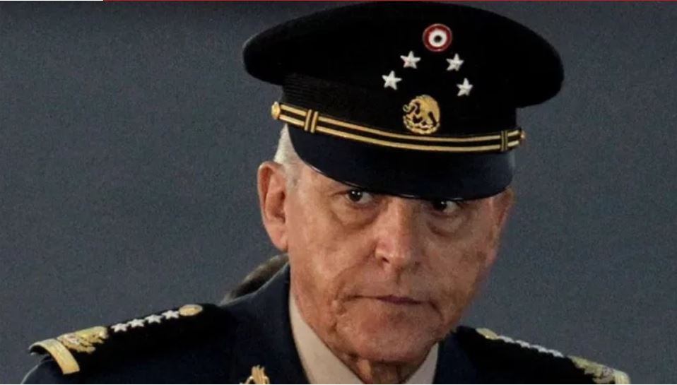Salvador Cienfuegos: un juez de EE.UU. niega la libertad condicional por riesgo de fuga al general mexicano acusado de narcotráfico