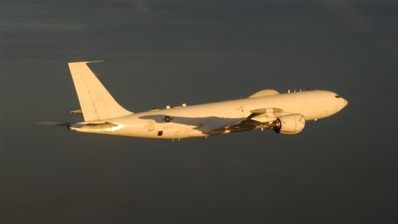 “Un mensaje para los adversarios”: Aviones militares sobrevuelan Estados Unidos desde que Trump dio positivo de coronavirus