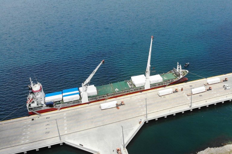 Llega a Honduras barco con dos hospitales móviles para pacientes con coronavirus