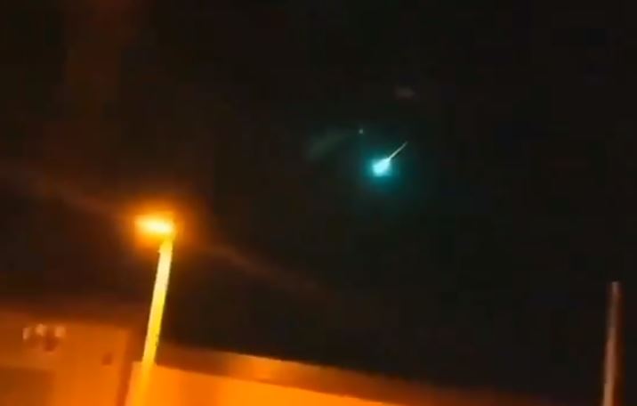 Meteorito cruza por Monterrey e internautas comparten videos en redes sociales