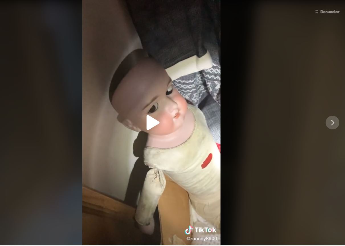 Mujer encuentra una habitación oculta llena de inquietantes objetos en su casa nueva