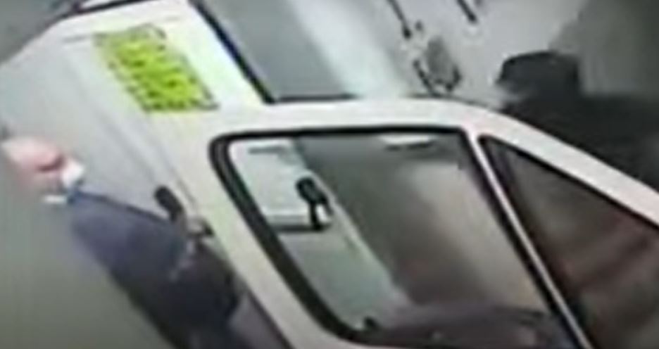 Argentina: Médico recibe tres balazos en la puerta de un hospital y sobrevive