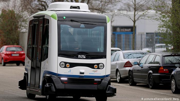 Primer autobús “inteligente” español debuta… con un choque