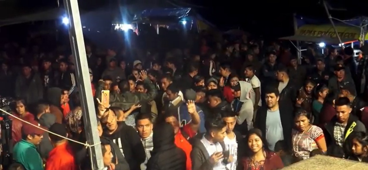 Se les olvidó el covid-19: Así fue una fiesta en Chichicastenango con música en vivo y sin medidas de prevención de contagio