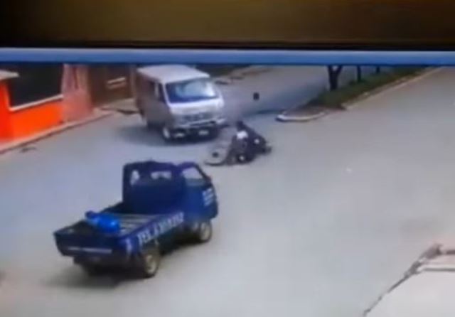 Terrible accidente en Cobán: motorista muere al ser embestido por dos vehículos