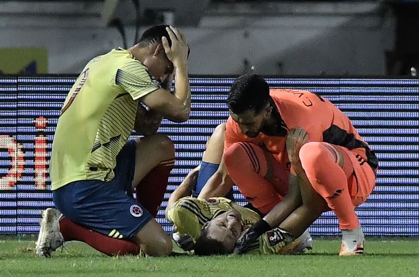 Video: la terrible lesión de Santiago Arias en el Colombia-Venezuela