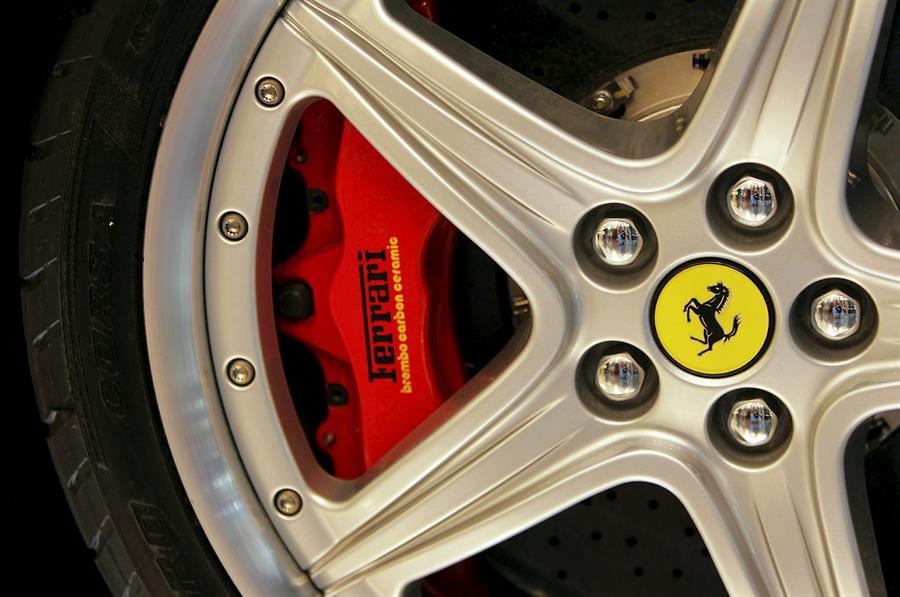 Conozca la cifra que gastó un rapero de Miami que fue a juicio por comprar en un Ferrari con ayuda para el coronavirus