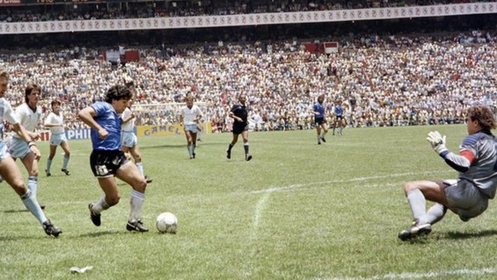 Maradona cumple 60 años: los éxitos, paradojas y anécdotas de uno de los mejores jugadores de fútbol de la historia