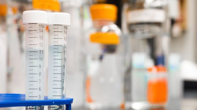 Científicos desarrollan enjuague bucal para detectar el coronavirus