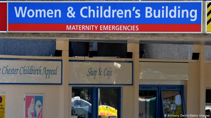 Enfermera británica es acusada de matar a ocho bebés