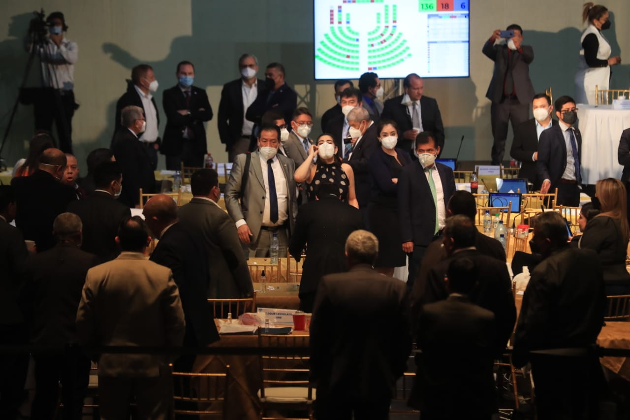 El puesto de Gendri Reyes divide a diputados