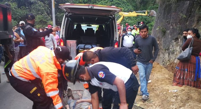 Eta deja la primera víctima mortal en Guatemala donde las lluvias persistirán por 48 horas más, dice Giammattei