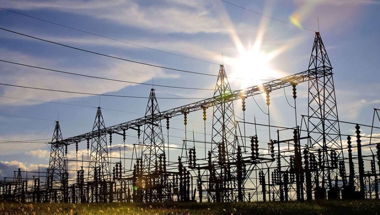 Reportan suspensión de servicio de energía eléctrica en varias zonas de la capital
