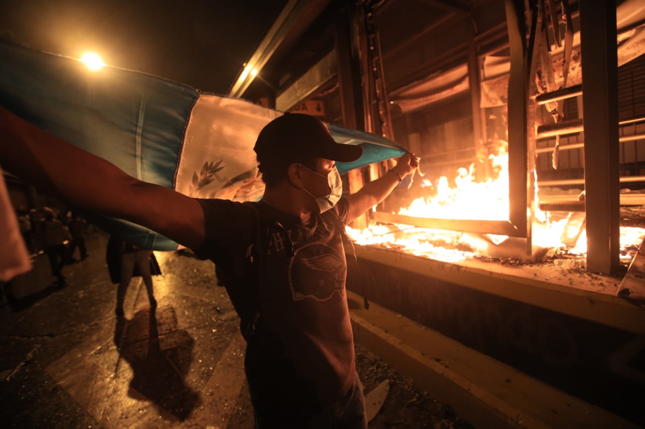 Así cerró la jornada de protestas en Guatemala por el presupuesto 2021