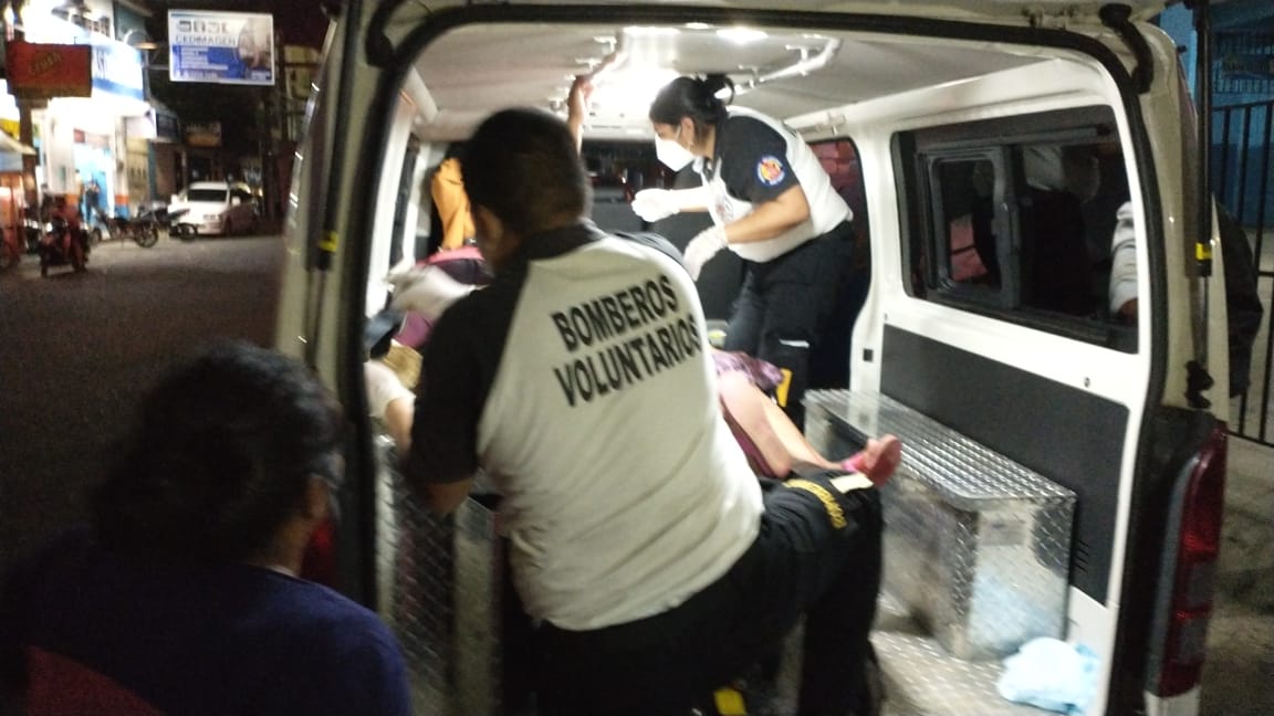 Sicarios disparan en venta de pollo frito; un muerto y seis heridos
