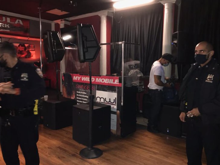 Autoridades de Nueva York sorprenden a 80 personas que festejaban en un club para adultos en plena segunda ola del coronavirus