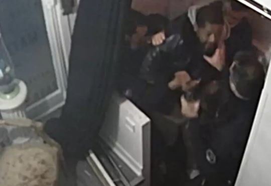 Cuatro policías dieron una paliza a un hombre en Francia.