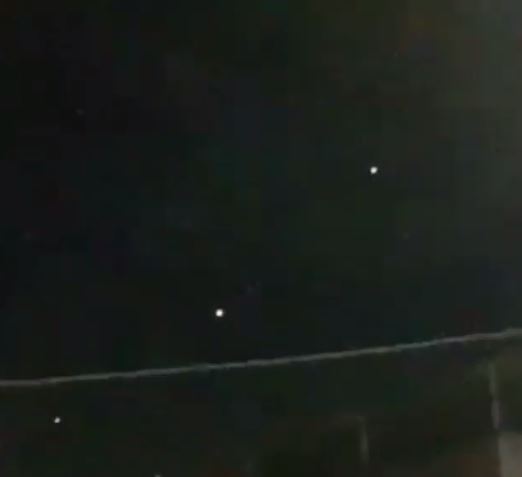 Video: supuestos ovnis surcan los cielos colombianos en pleno Halloween y sorprenden a vecinos