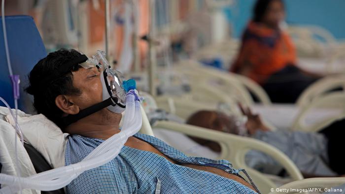 India: cientos de hospitalizados y un muerto a causa de una enfermedad desconocida