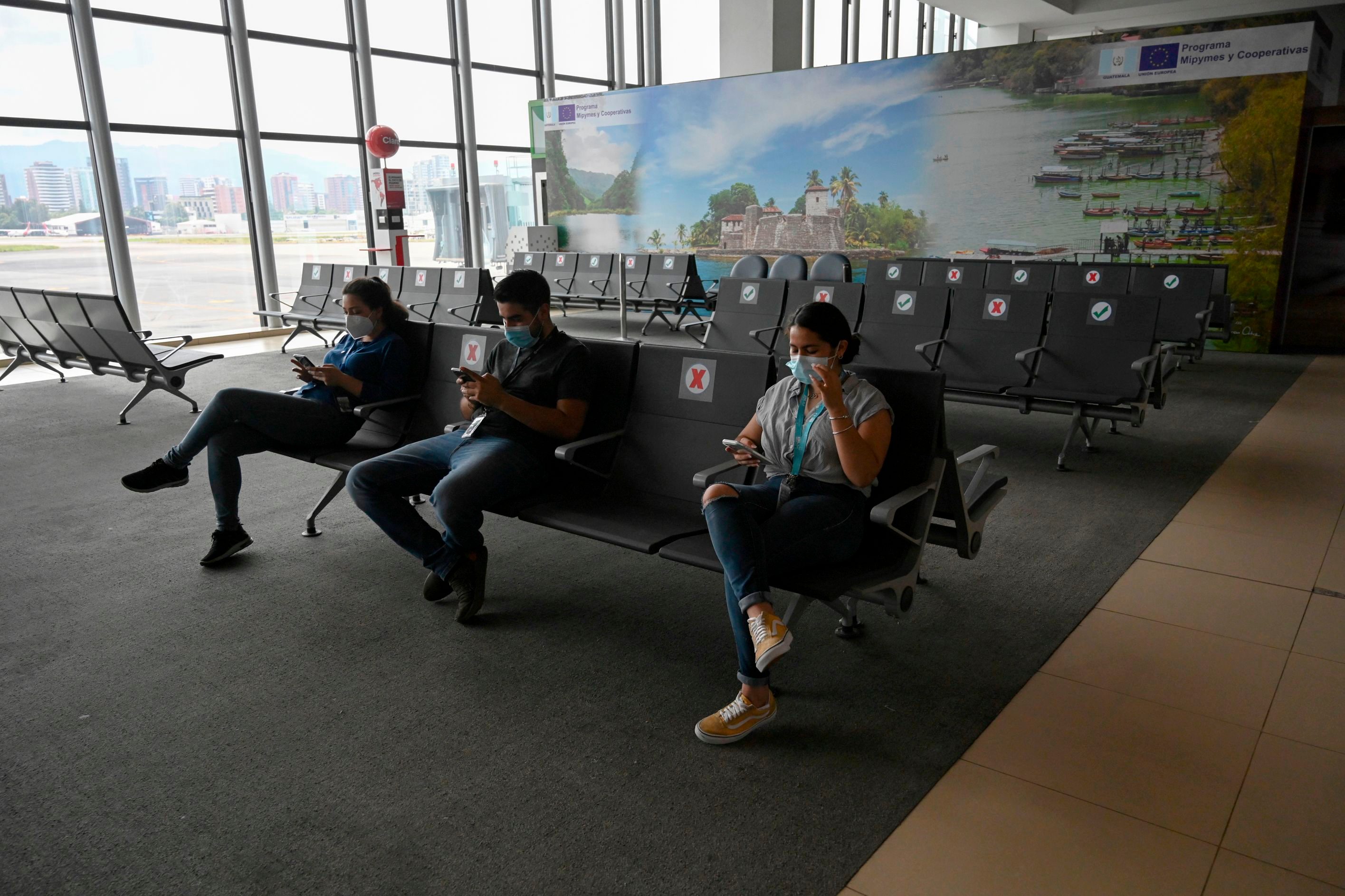 Aeropuerto Internacional La Aurora aumentará número de pruebas que detectan el covid-19 para pasajeros que no la presenten