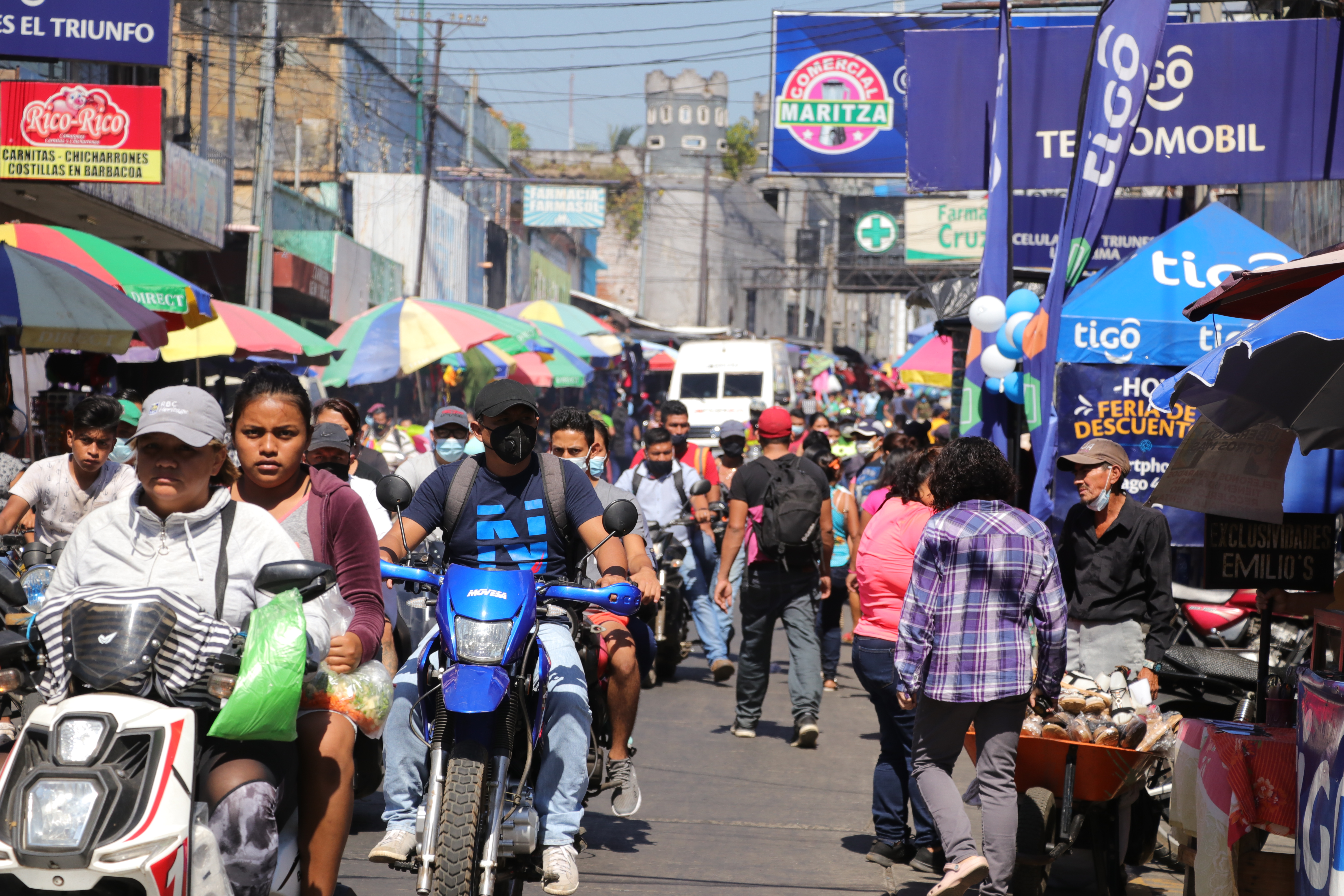 Aglomeraciones en Xela, Escuintla, Quiché y Guatemala previo a las fiestas de Navidad