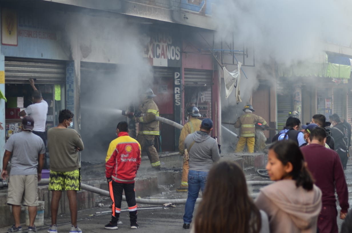 Imágenes: incendio en el mercado de Boca del Monte arrasa con todo y así es la destrucción que deja
