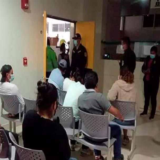 Sorprenden a 18 trabajadores de hospital celebrando la despedida de Fin de Año