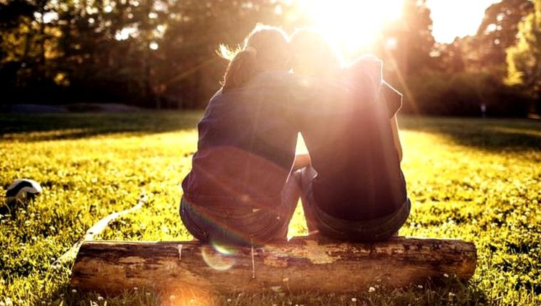 Qué decir (y qué no) a una familia que ha perdido un bebé