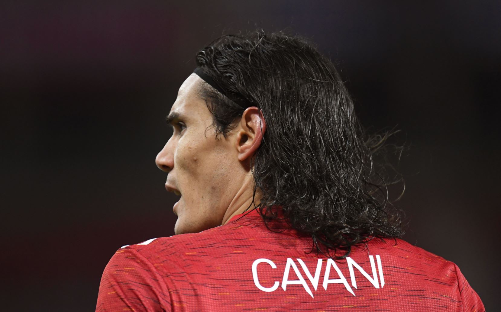 “Gracias negrito”: el comentario de Edinson Cavani en redes sociales por el que la federación inglesa lo acusa de racista