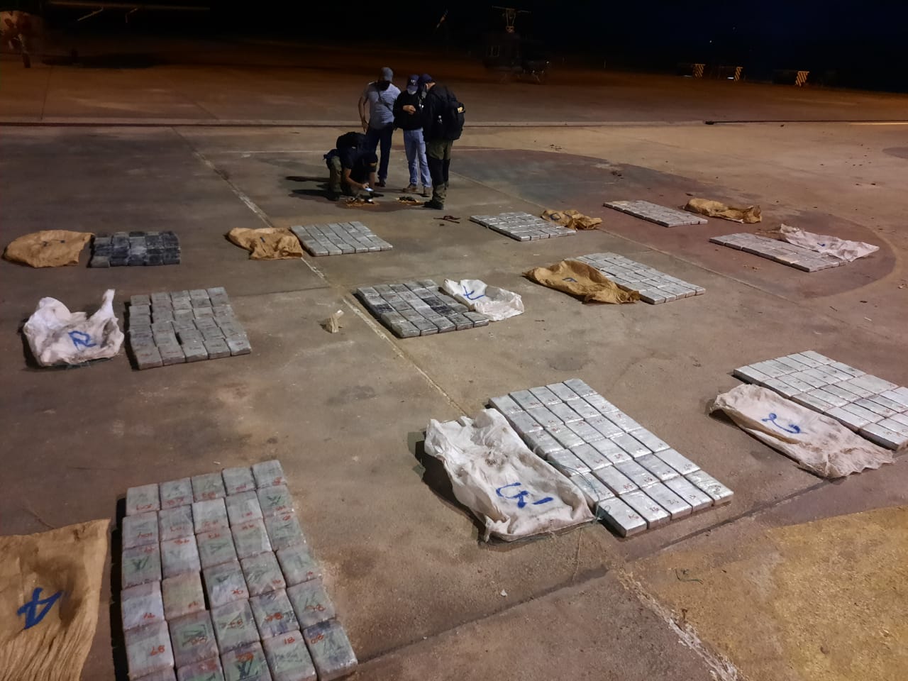 Encuentran en Petén aeronave que trasladaba 339 paquetes de cocaína