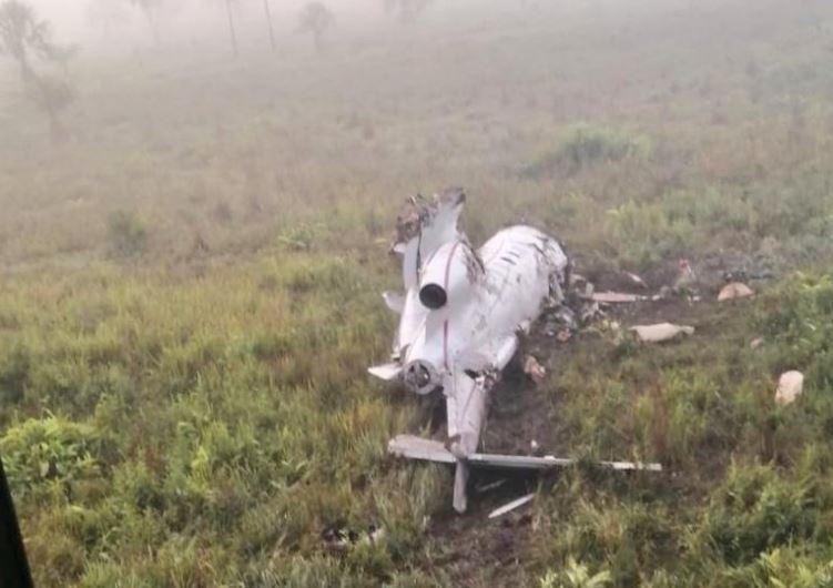 Hallan supuesta droga y armas de fuego en avión tipo jet que se estrelló en Petén