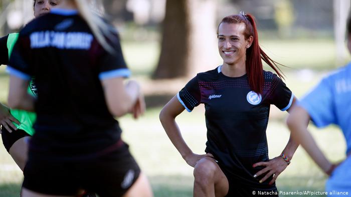 La primera futbolista trans fue autorizada para jugar en la primera división argentina