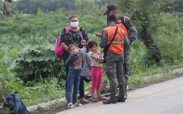 “No nos queda de otra, aunque es difícil”, hondureños narran la situación que los obliga a migrar