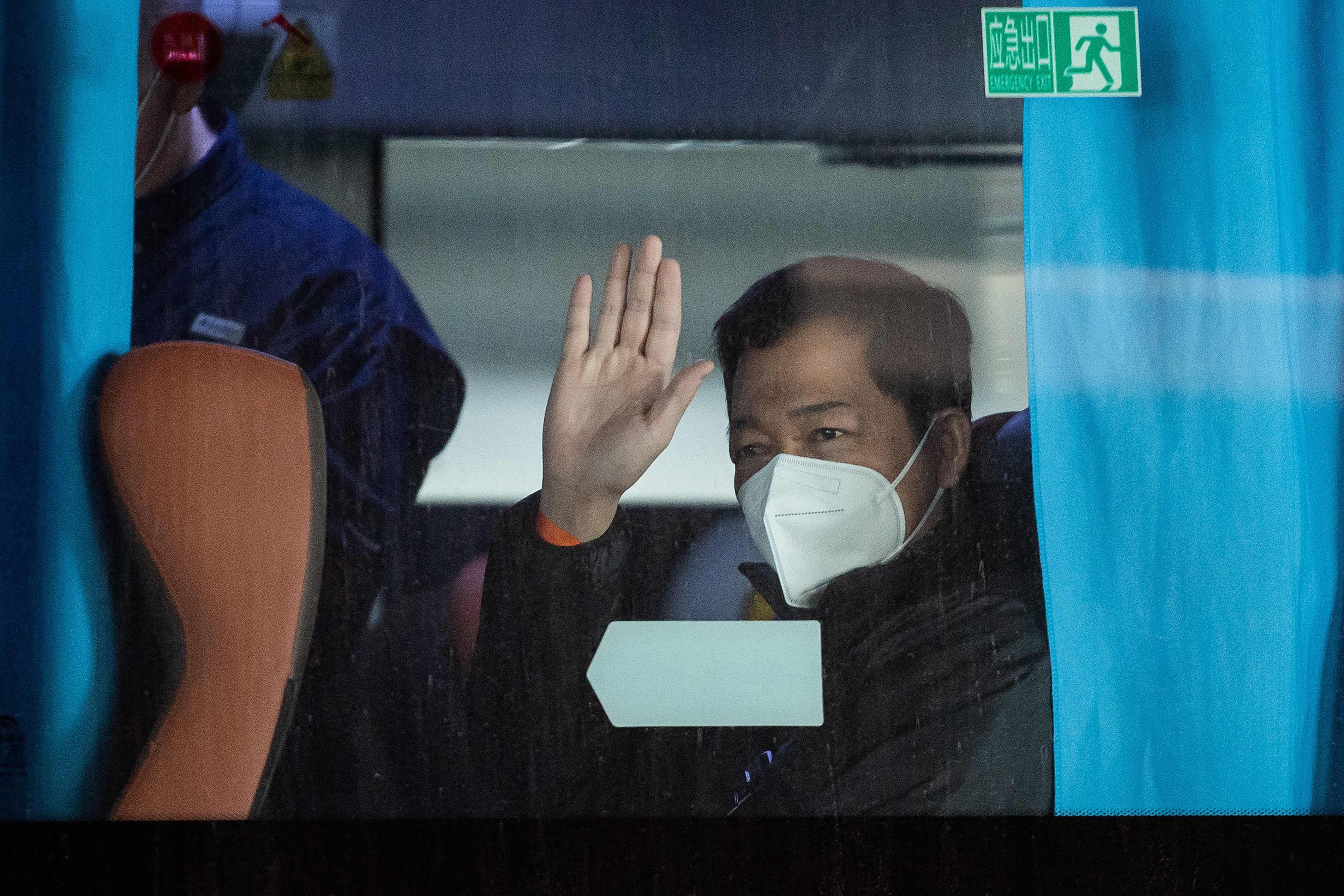 Familiares de víctimas del virus en Wuhan acusan a autoridades de silenciarles en visita de la OMS