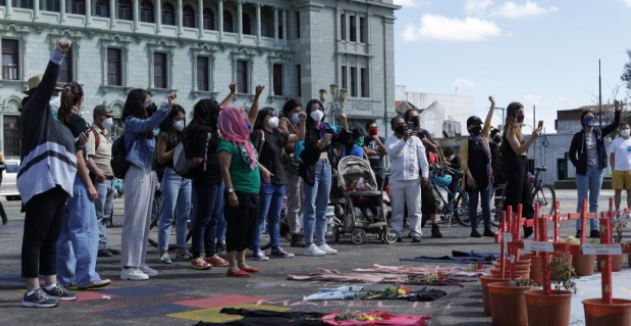 “Nos duele la indiferencia”, mujeres se manifiestan por crímenes y exigen justicia
