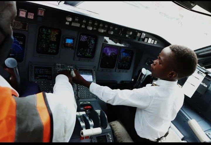 Graham Shema, el niño de Uganda que ya pilota aviones y sueña con ir al espacio con Elon Musk